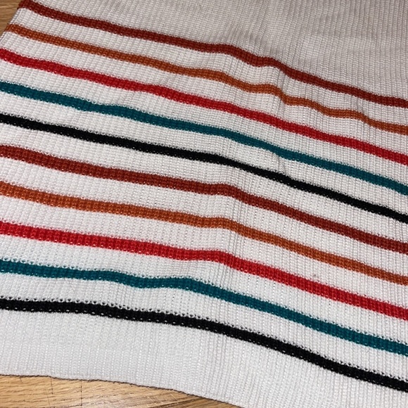 Sweater tank size medium - Picture 2 of 3